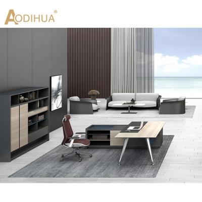 China Latest Modern Modern Executive CEO Office Table Desk Design Furniture for sale