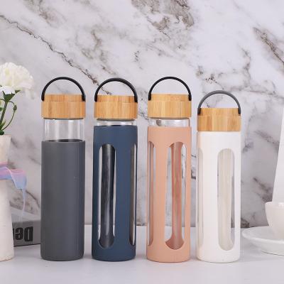 China High quality bpa free sports stocked reusable borosilicate 600ml insulated glass water bottle with silicone sleeve/lid for sale