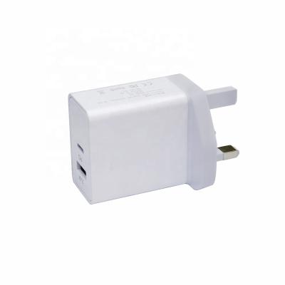 China The British Standard High Speed ​​Dual Port Charger Power Supply + Dual Port Charger 2.4a USB Charging Head for sale