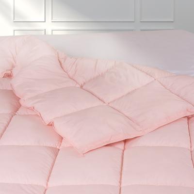 China Home Wholesale Pink Skin Friendly Queen Size Reversible Microfiber Quilted Comforters for sale