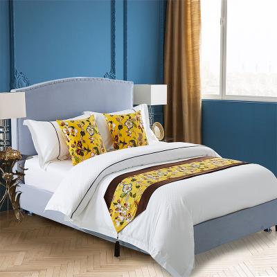 China Nondisposable Wholesale High Quality Queen Size Hotel Bed Linen Sets Bed Runner for sale