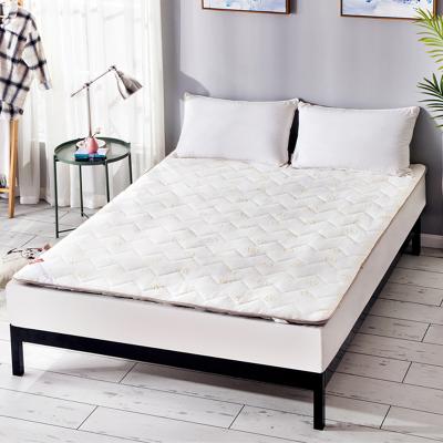 China Premium Air Permeable Mattress Topper Protector Single Size Anti-Pull Down Allergy Cooling Bed for sale