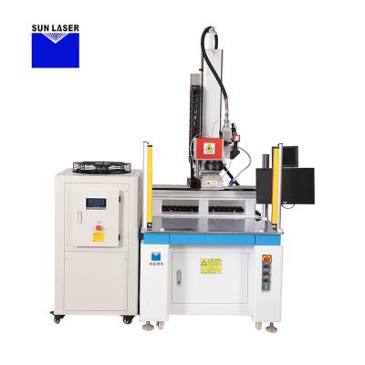 China Máquina de soldadura con láser de fibra de CNC de 3000 W con batería terminal con enfriador para tiendas de ropa en venta