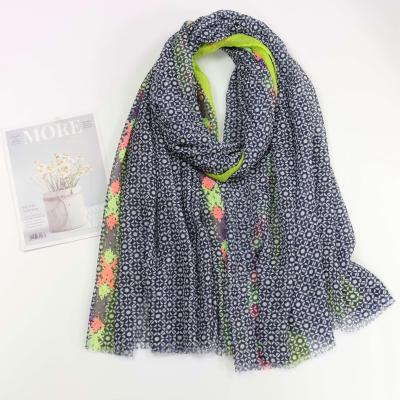 China New Neo Soft Soft Feeling Green Geometric Pattern Printed Shawl Cotton Viscous Summer Scarf Women Fashion Hijabs Lady Headwrap Sun-Screen Pashmina for sale