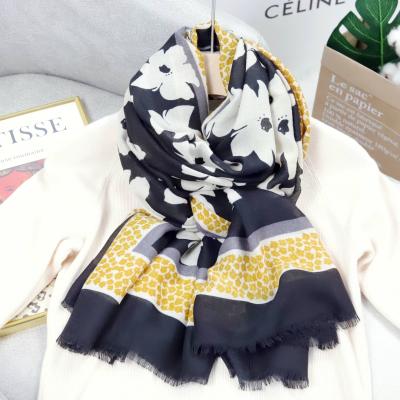 China Soft Smooth Korean Canvas Cotton Scarf Fashion Feeling Soft Leaf Printed Instant Shawl Women Neck Scarf Headwrap Hijabs for sale