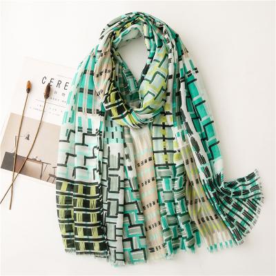 China 2021 soft soft feeling fashion check printed shawl scarf women cotton tassel scarf European vintage style scarf for sale