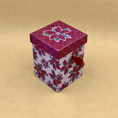 China 2022 Handmade Coated Paper Strip Silk Gift Box Custom Paper Box for sale