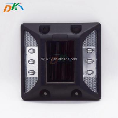 China Imported PC Road Stud Plastic Waterproof Led Solar Powered Reflective Reflective Road Stud Road Studs for sale