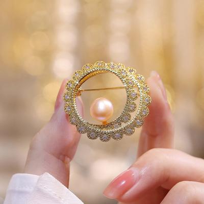 China Luxury Wholesale Freshwater Circle Zircon Jewelry Factory XILIANGFEIZI Geometric Double Pearl Circle Brooch for sale