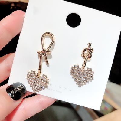 China QIANZUYIN FASHIONABLE Korean Alloy Rhinestone Jewelry Metal Gold Plated Peach Heart Drop Earrings Love Heart Dangle Earrings for sale