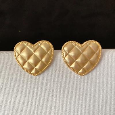 China FASHIONABLE QIANZUYIN 18k Gold Plated Heart Square Pearl Earrings Women Designer Earrings Popular Brands Jewelry for sale