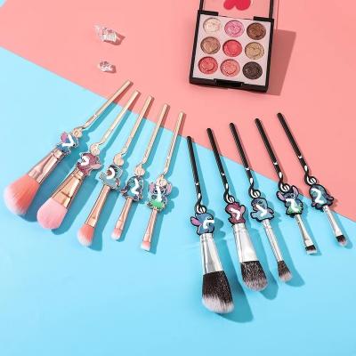 China Angular Blush Cute Cartoon Beauty Makeup Brush Tool Makeup Powder Eyeshadow Makeup Brush for sale