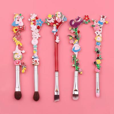 China Angular Blush 5 Pack Cartoon Makeup Brush Set Cute Girl Gift Tool for sale