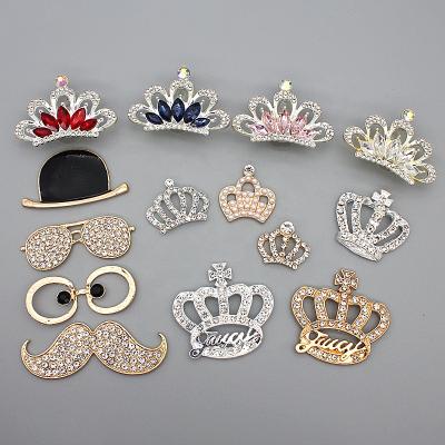 China Shoe Buckle Shoes Charms Popular Fashion Latest Design Gold Beads Designer Croc Charms and Croc Charm Chain for sale