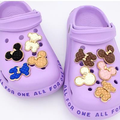 China Shoe Buckle Fashion Style The New Durable With Big Price Croc Charms Cartoon Pearl Luxury Designer Croc Charms for sale