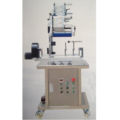 China Semi-automatic beverage T bottle labeling machine with given surface of camber for sale