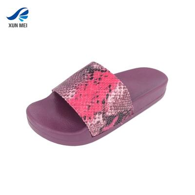 China Durable Women Measure Flat Casual Slippers Ladies Slides Open Toe Outside Metal Decoration Soft Beach Shoes Female Summer Shoes for sale