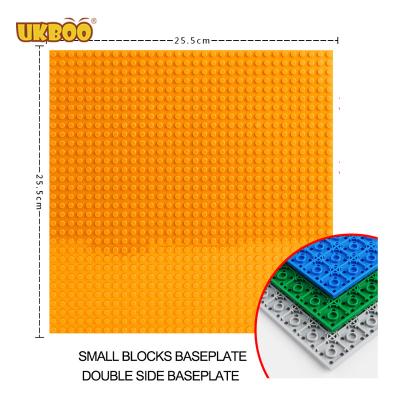 China Custom Building Toy UKBOO Wholesale Exw Price Green Color Double Sided Bricks 32*32 Small Dots 25.5*25.5cm DIY Toys Baseplates for sale