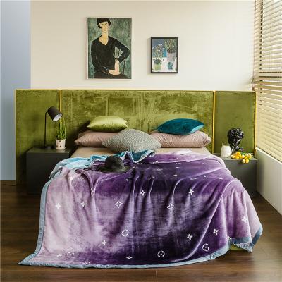 China Antistatic Super Soft 100% Microfiber Double Layer Flannel Blanket for sale