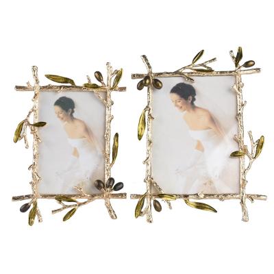 China Home Decoration 6*7 Inches Simple Dress Branch Wedding Designed Photo Frames for sale