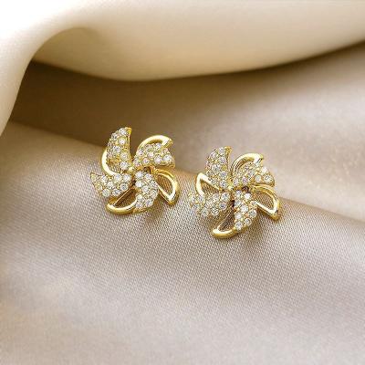 China Fashionable Luxury Mini Windmill Style Earrings 14K Gold Plated Windmill Earrings Set Women Spinning Windmill Earrings for sale