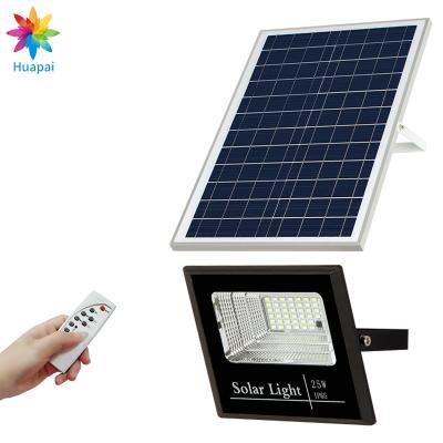 China Remote Control Aluminum Billboard HUAPAI IP65 High Lumen 25W 40W 60W 100W 200W Garden Led Solar Flood Light for sale