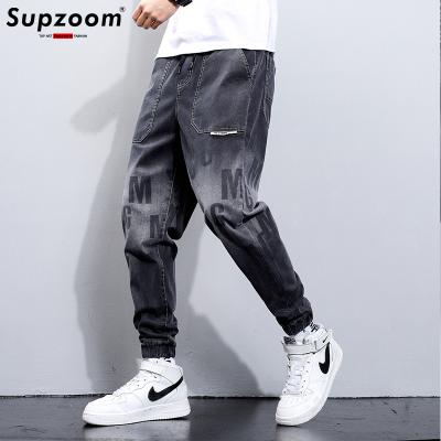 China 2022 Hot Sale Fashion Breathable Newcomer Supzoom Letters Print Lightweight Jeans Men Subtract Pattern Casual Ethnic Patterns Denim Four Seasons for sale