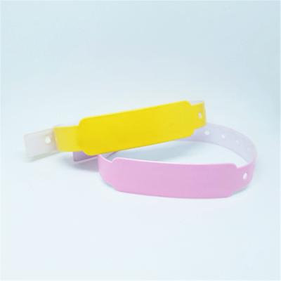 China 125KHZ LF PVC Disposable RFID Wristbands Disposable Paper Wristbands With T5577 Chip For Hospital for sale