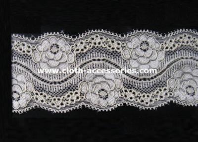 Chine Teinture normale brodée de dentelle crantée par rosette de jaune en nylon de tissu à vendre