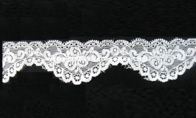 Chine Teinture qui respecte l'environnement de triangle de tissu de dentelle crantée par broderie de guipure à vendre