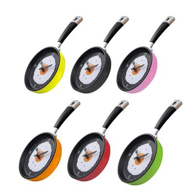 China Class Lelyi's Happy Time Plastic Stove Wall Clock, Decorative Kitchen Fried Egg Pan Wall Clock for sale