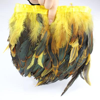 China Wholesale Decorations Rooster Schlappen Feather Stringed For Carnival Costumes for sale