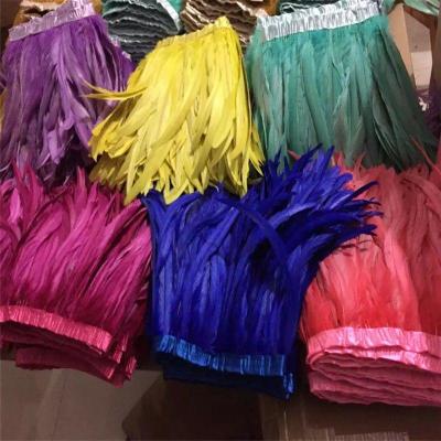 China Decorations Wholesale Chicken Rooster Feathers Trim String For Carnival Costumes for sale