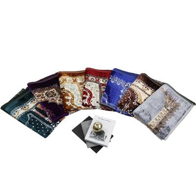 China Stain Resistant Modern Thick Soft Polyester Style Exquisite Portable Prayer Mat For Muslim for sale