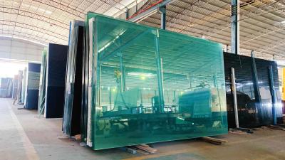 中国 Good Price 1.5mm 1.8mm 2mm Thick Clear Float Glass For Construction And BuildingGlass 販売のため