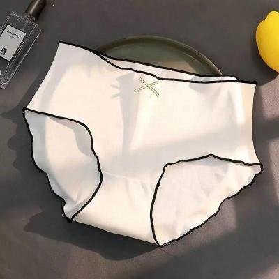 China Comfortable Women's Cotton Underwear Wholesale Antibacterial Seamless Sexy Ladies Cotton White Panties Breathable for sale