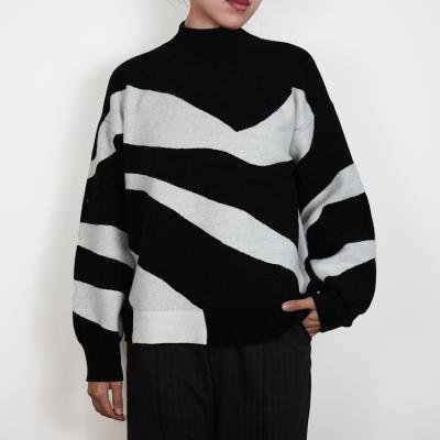 China OEM/ODM Machine Washable Fashionable Black And White Jacquard Sweater With Scarf For Women for sale