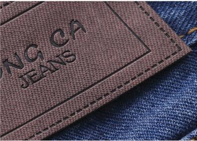 China Remiendos imprimibles del cuero repujado del logotipo con las etiquetas de la ropa del cuero del velcro en venta