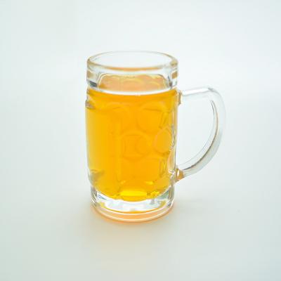 China Glass mug handles factory wholesale market sells new glass handle beer mugs in the shape of pineapple for sale