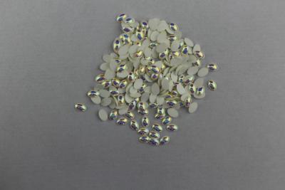 China Diamantes artificiales antis del brillo de la corrosión, gotas del diamante artificial de la resina del claro de Hotfix en venta