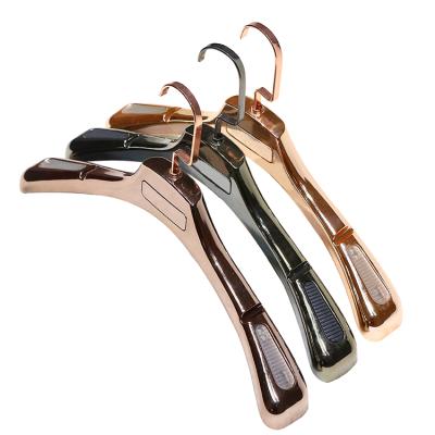 China DISPLAY mounted Gold Cloth Hanger Metal Hook Plastic Cloth Hanger for sale