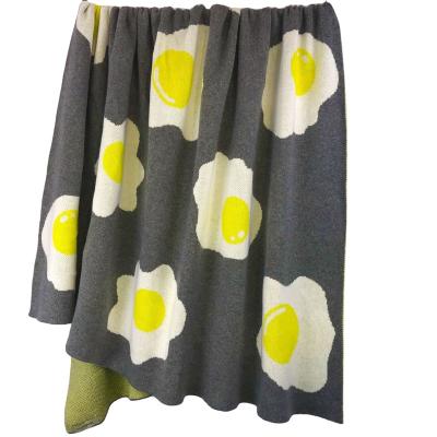 China Fashionable Fried Egg Pattern Jacquard Knitted Baby Blanket Wearable New Product Knitted Jacquard Blanket for sale