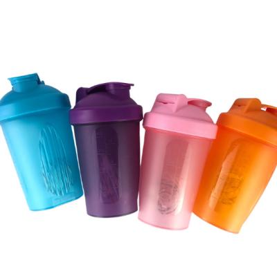 China Sustainable 400ml/600ml Protein Powder Shakers Plastic Water Bottles Shaker Sports Plastic Water Bottles for sale