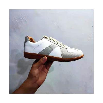 China Women's Sports Casual Shoes Classic White Shoes Durable Cowhide Leather Star Patterns for sale