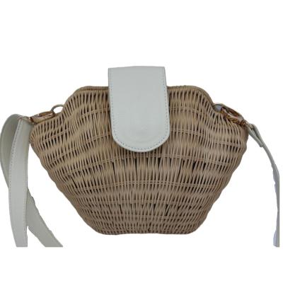 China Newest Fashinable Pearl Shell Rattan Straw Bags for sale