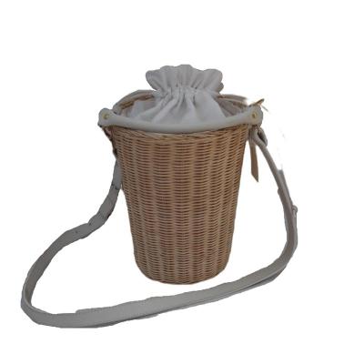 China Newest Fashinable 2020 Round Wooden Beads Rattan Straw Bags for sale