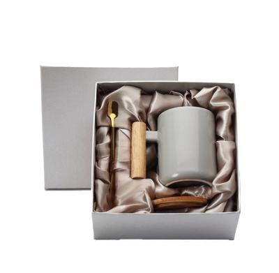 China Viable Lid Bamboo Wooden Handle Gift Box Packaging Coffee Mugs Porcelain Ceramic Mug With Lid And Spoon for sale