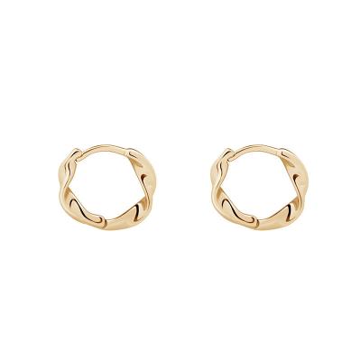 China Office / Career Huggie Circles 18k Gold Trendy 925 Sterling Silver Rhodium Plated Irregular Earrings for sale