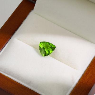 China CS Gems of Birefringence and Pleochroism Trillion Olive Gems Peridot Stone Natural Wholesale Original Green Natural for Jewelry Making for sale