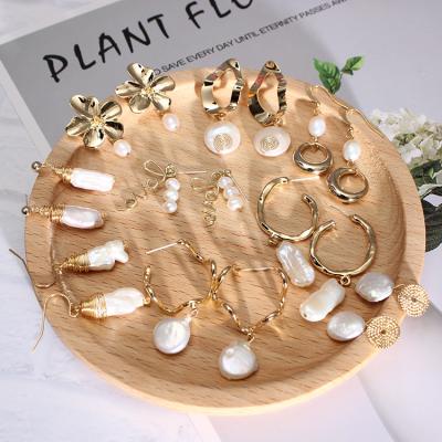 China Wholesale Mixed Gold Romantic Korean Pearl Earrings Alloy Natural Pearl Earrings for sale